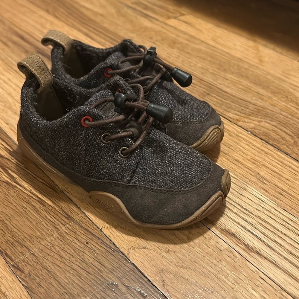 Wildling Emmer Minimalist Kids Shoes US 8 EU 24